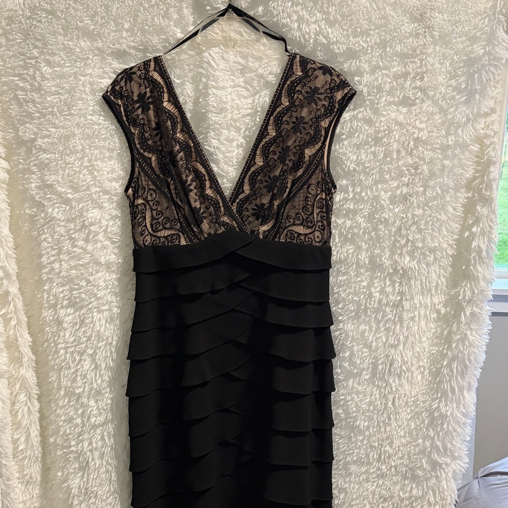 Jessica Howard Black and Cream Lace Backless Dress